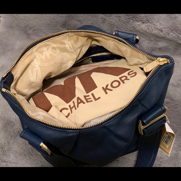 Michael Kors Pushlock Tote - Picture 5 of 8